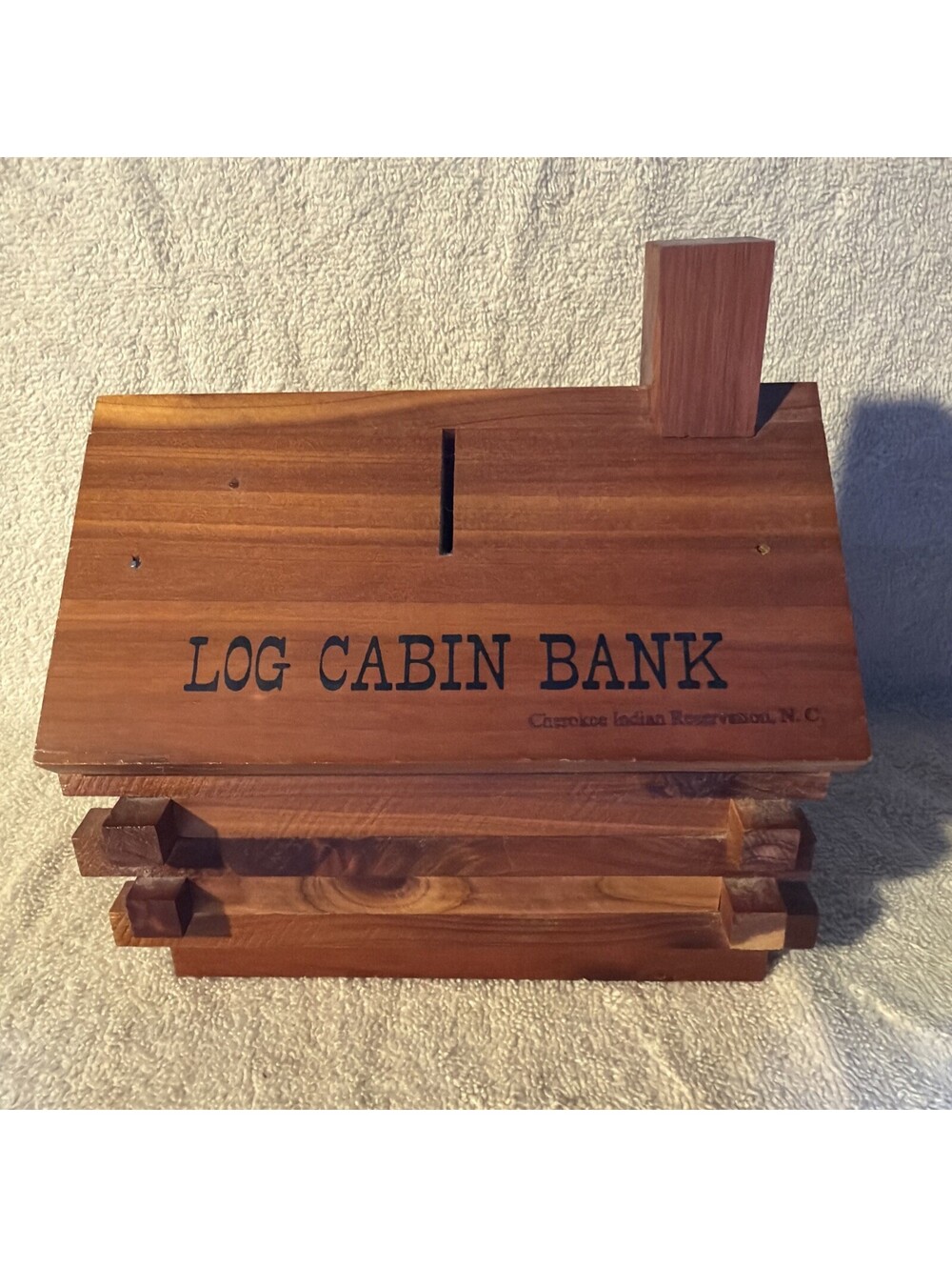 VTG Log Cabin Cedar Wood Coin Bank Souvenir Cherokee Indian Reservation N.C.